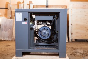 Арендовать промышленный воздушный винтовой компрессор 7,5 кВт в Москве